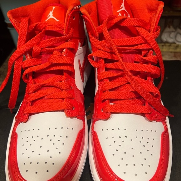 NEW NIKE AIR JORDAN 1 mid SE BARCELONA Mens Sz 7 Red and white main image 15